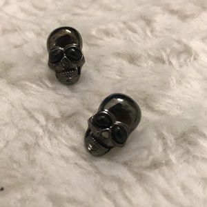 ☠️*3for25* || gunmetal skull stud earrings☠️